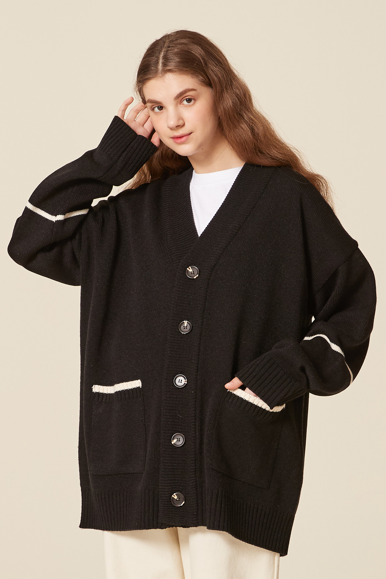 POINT POCKET AND ARM KNIT CARDIGAN_BLACK